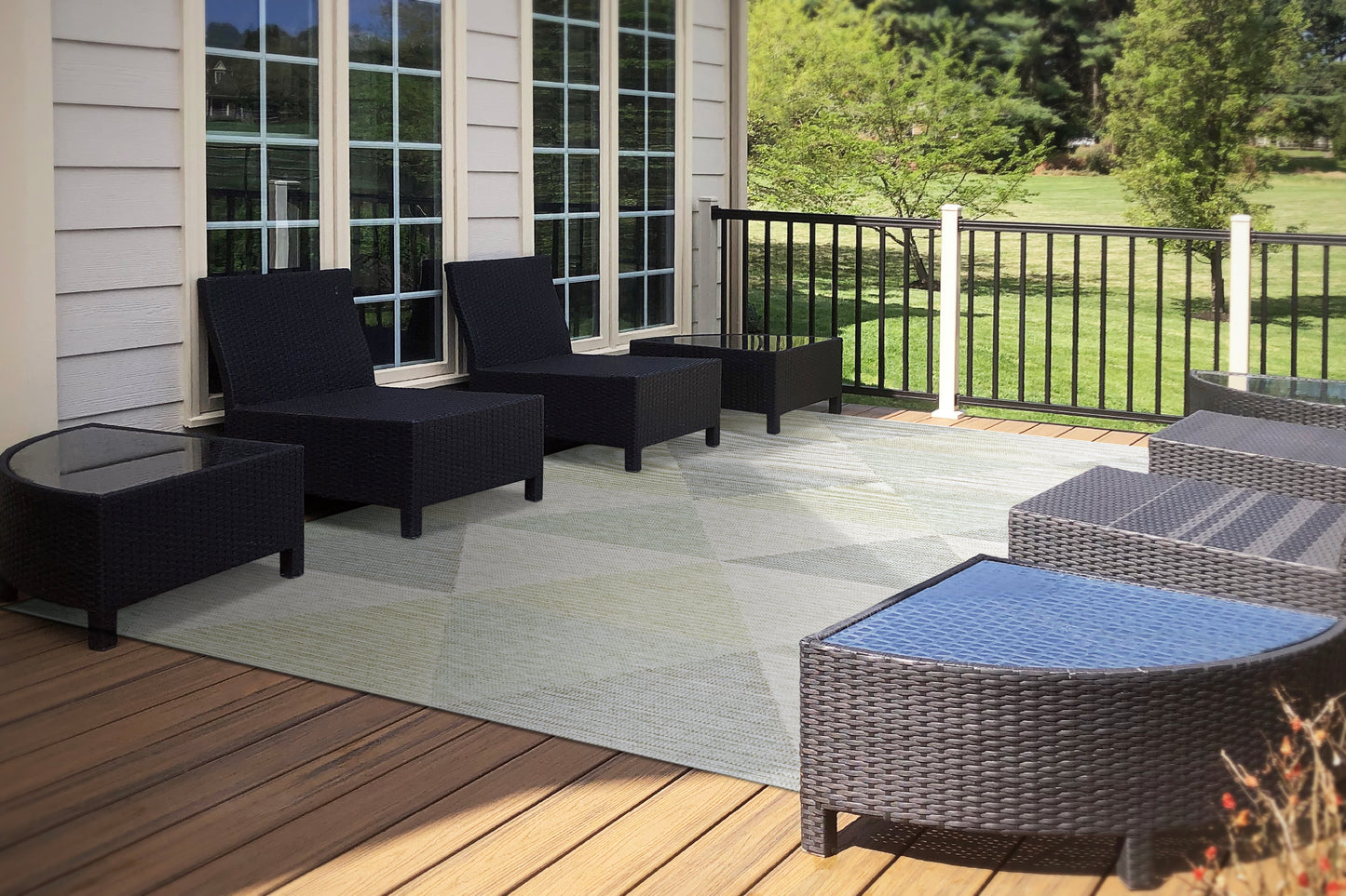 Newport Contemporary Green Indoor/Outdoor No Pile Rug
