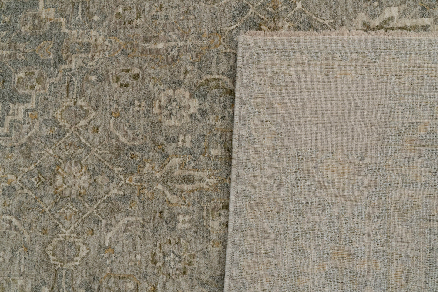 Pacific Traditional Grey/Ivory Medallion Medium Pile Rug