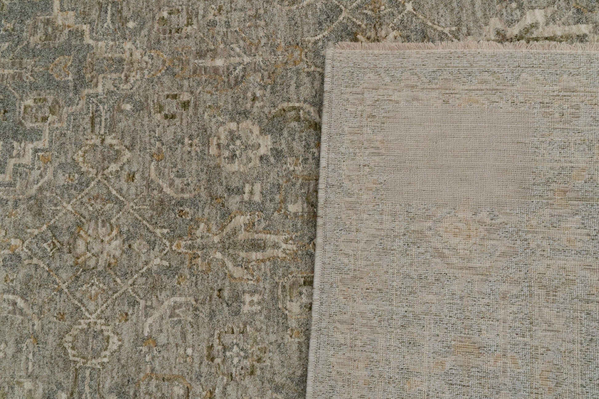Pacific Traditional Grey/Ivory Medallion Medium Pile Rug