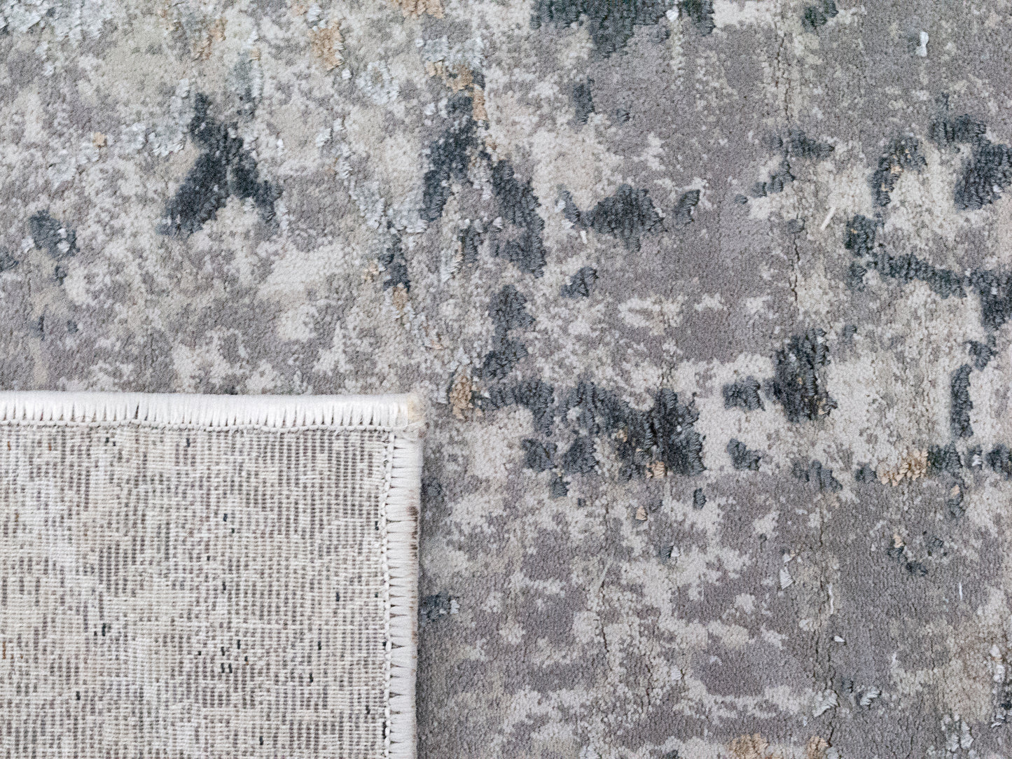 Quartz Traditional Light Grey Distressed Medium Pile Rug