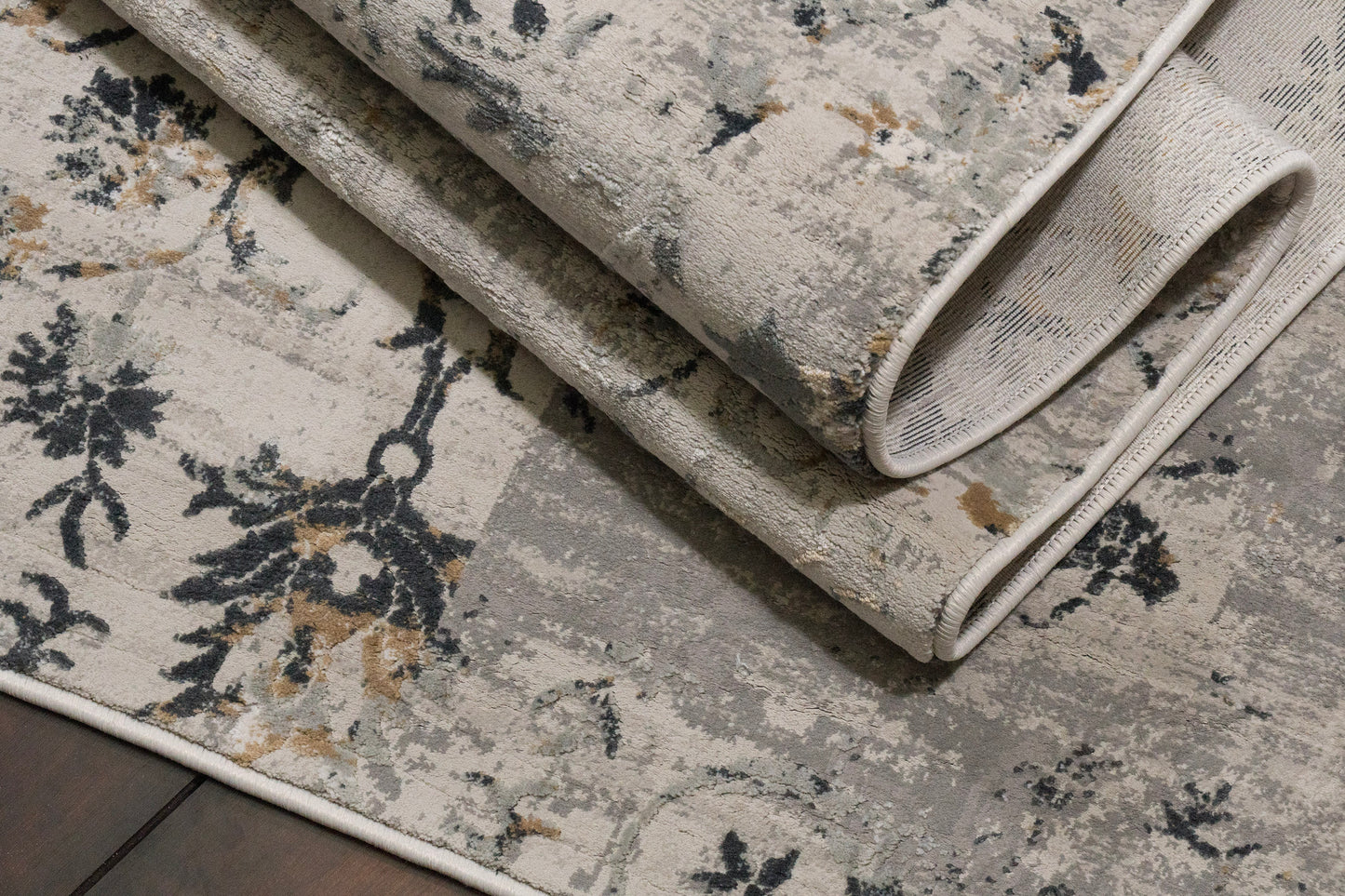 Quartz Traditional Light Grey Distressed Medium Pile Rug