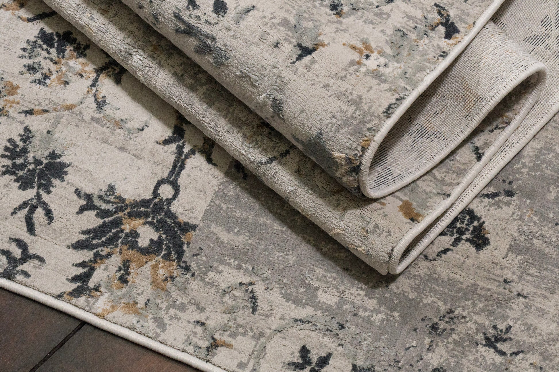 Quartz Traditional Light Grey Distressed Medium Pile Rug