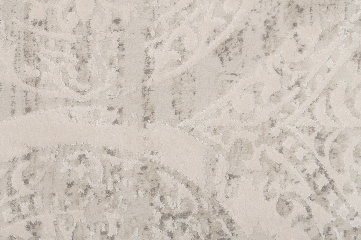 Quartz Traditional Ivory Distressed Medium Pile Rug