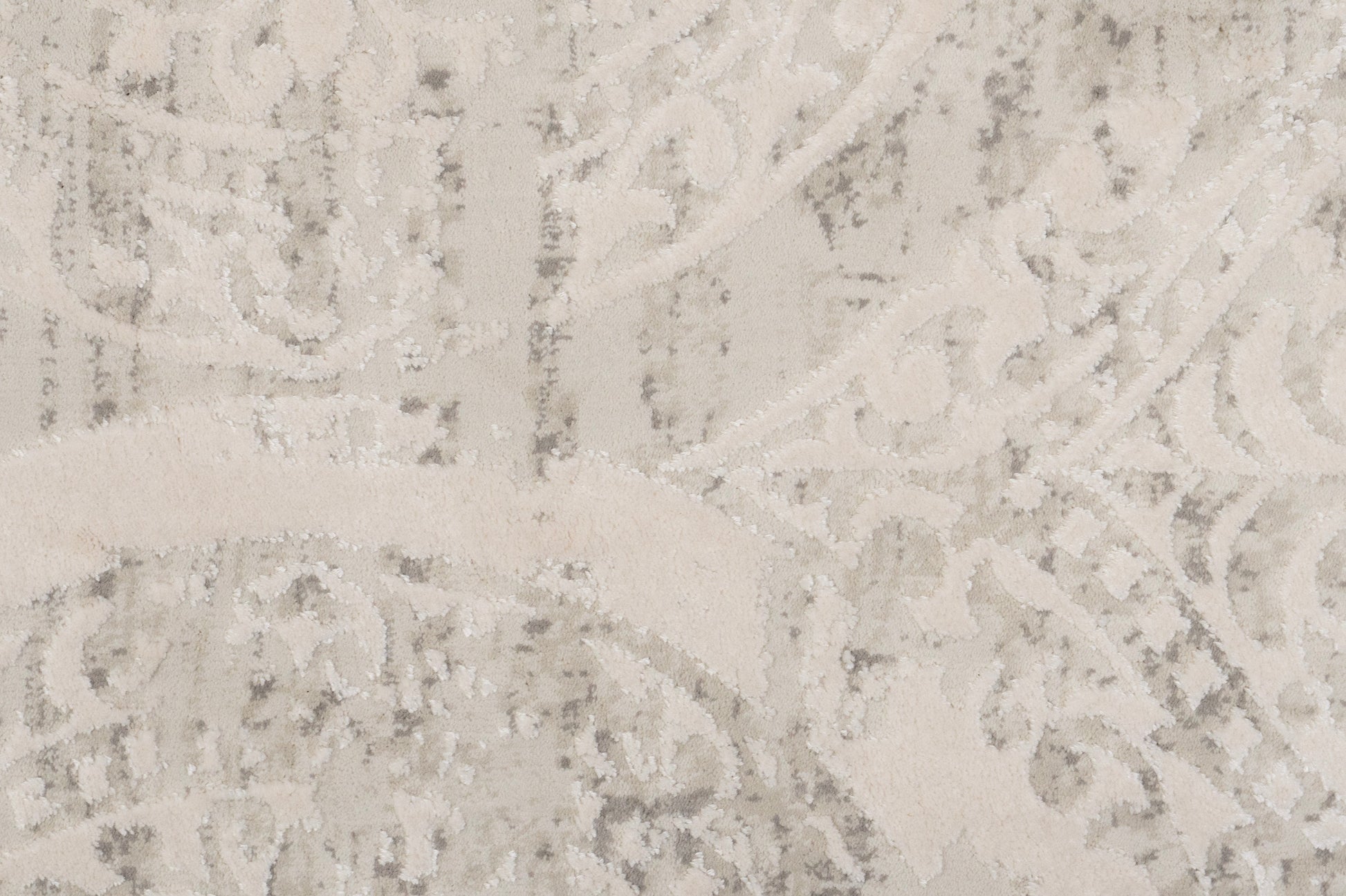Quartz Traditional Ivory Distressed Medium Pile Rug