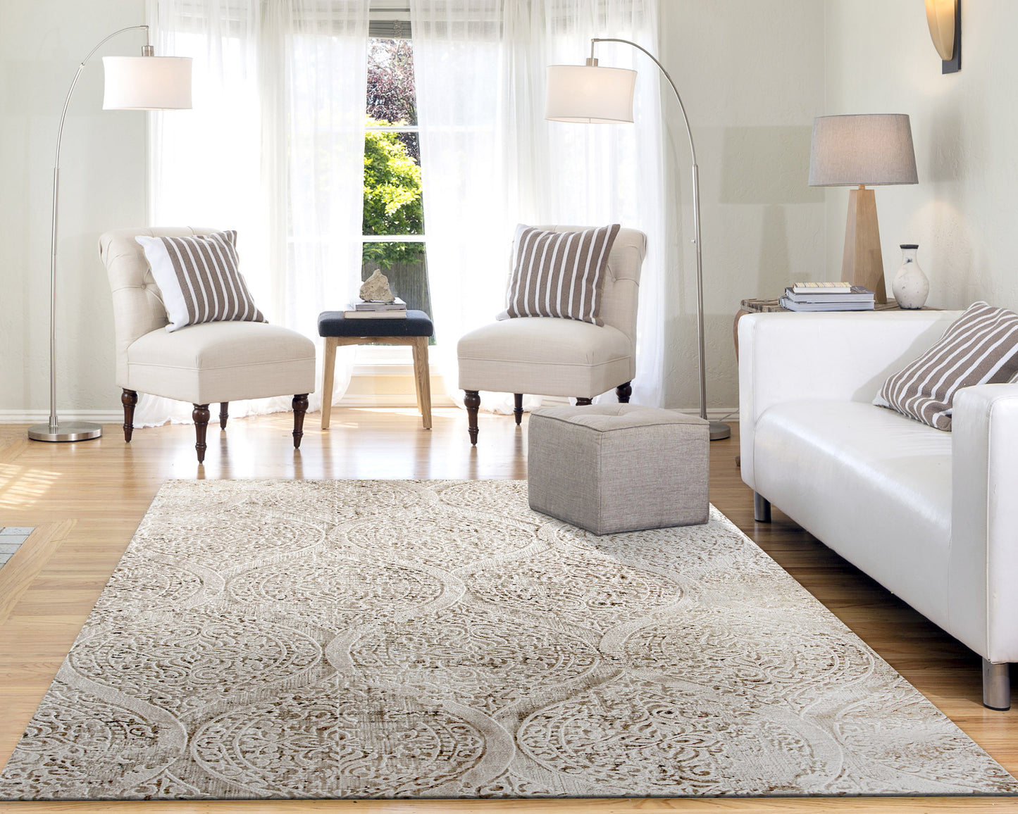 Quartz Traditional Ivory Distressed Medium Pile Rug