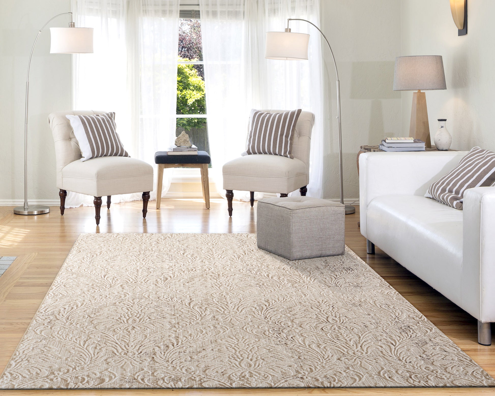 Quartz Traditional Ivory/Beige Distressed Medium Pile Rug