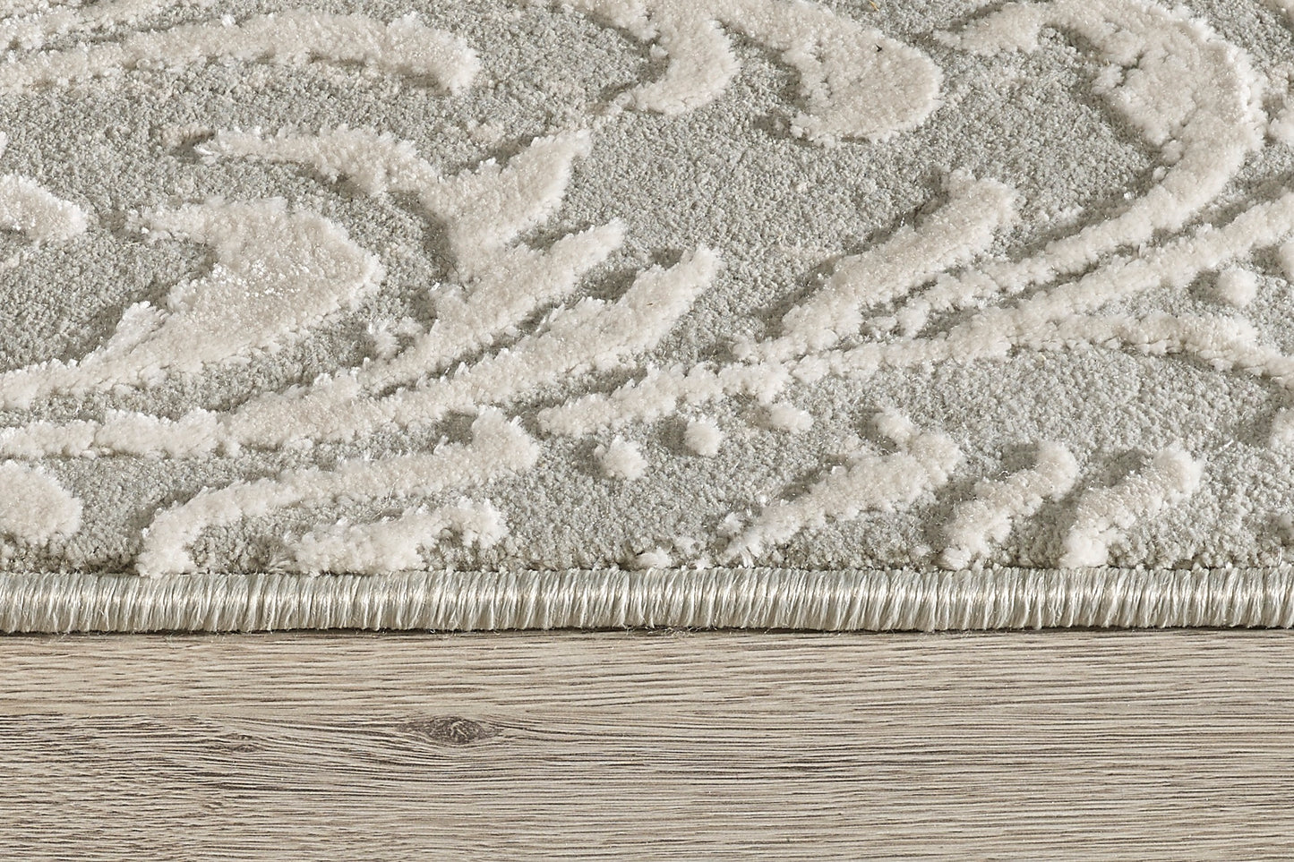 Quartz Traditional Light Grey Distressed Medium Pile Rug