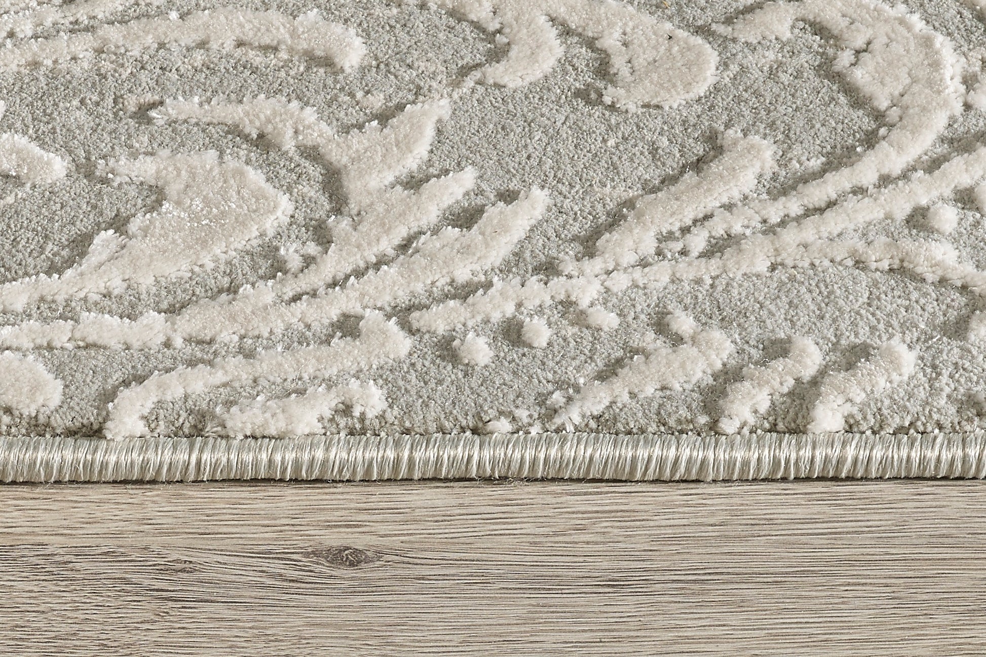 Quartz Traditional Light Grey Distressed Medium Pile Rug