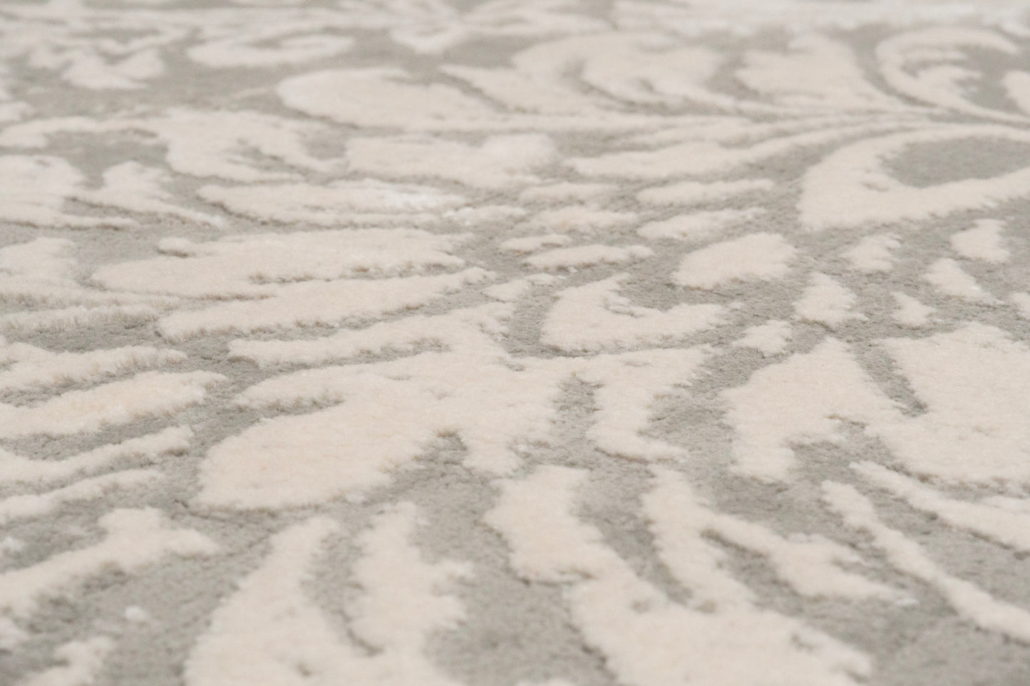 Quartz Traditional Light Grey Distressed Medium Pile Rug