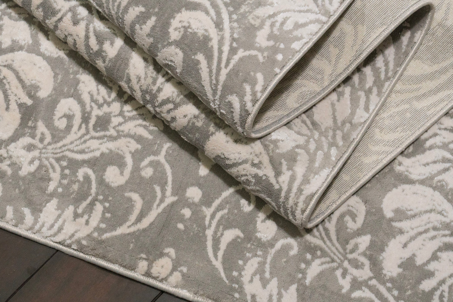 Quartz Traditional Light Grey Distressed Medium Pile Rug