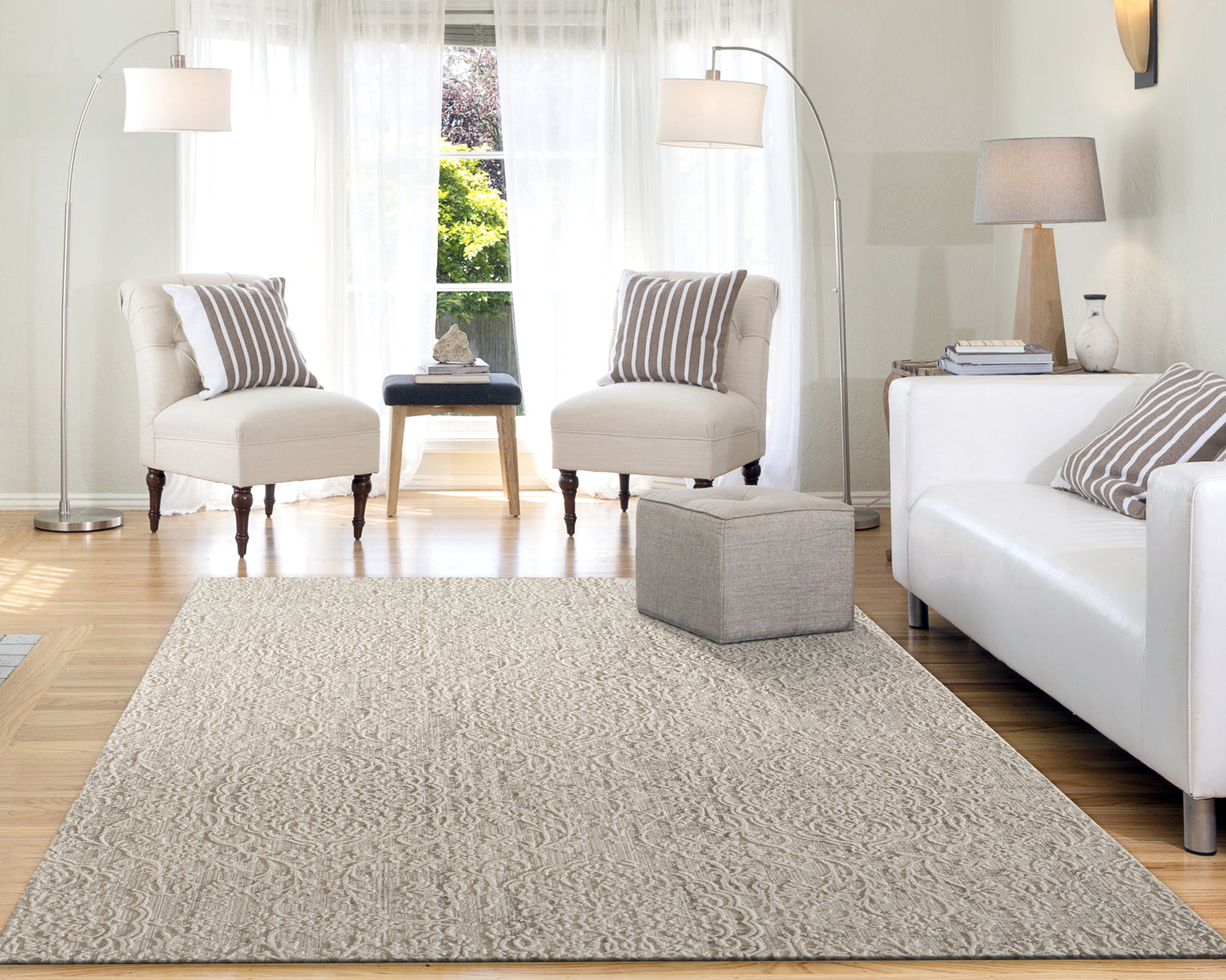Quartz Traditional Ivory/Beige Distressed Medium Pile Rug