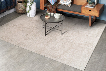 Quartz Traditional Ivory/Beige Distressed Medium Pile Rug