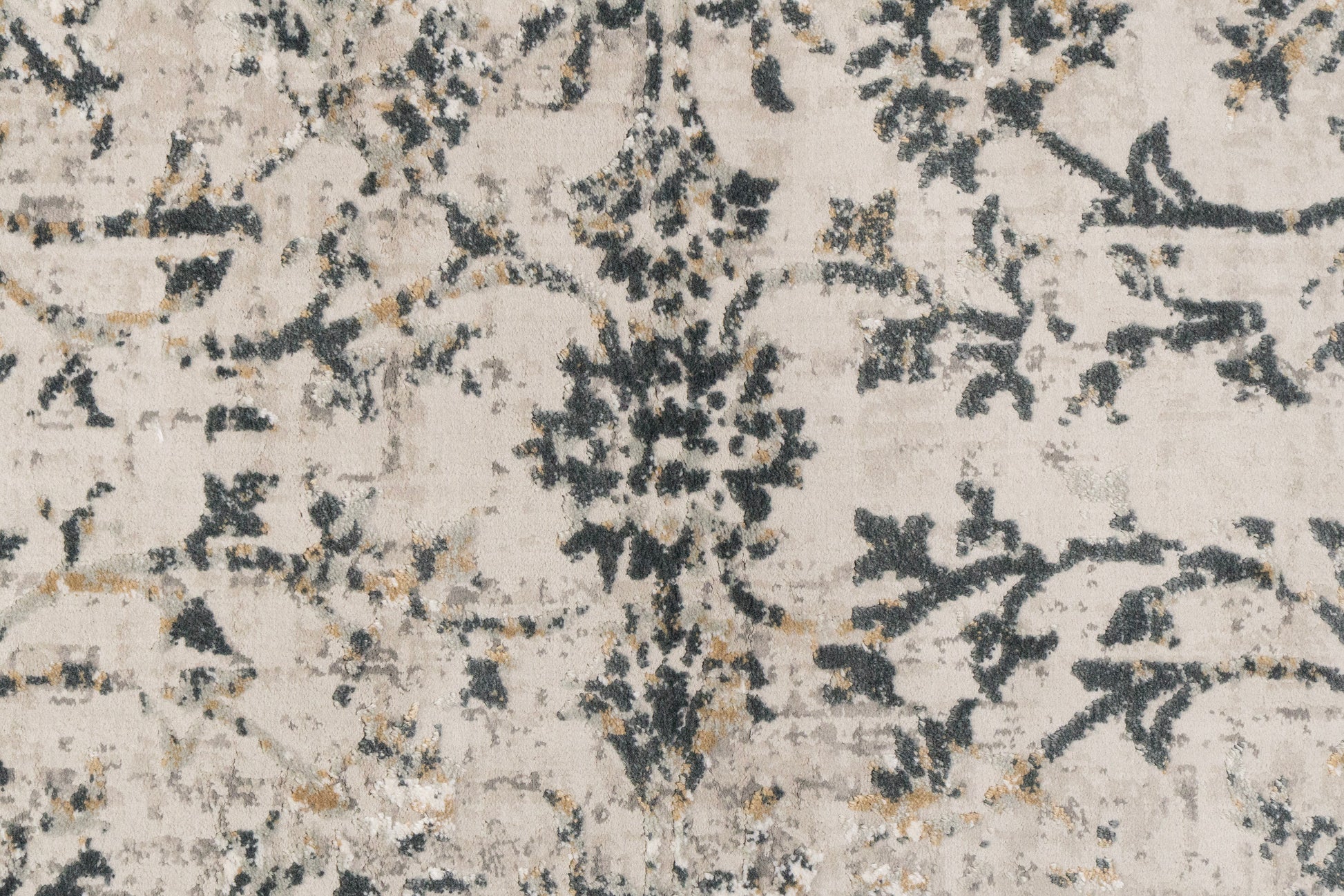 Quartz Traditional Beige Distressed Medium Pile Rug