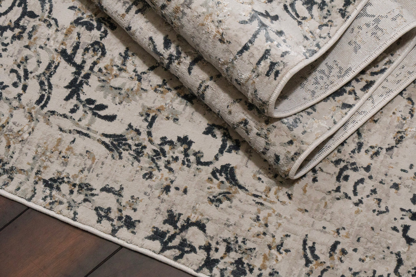 Quartz Traditional Beige Distressed Medium Pile Rug