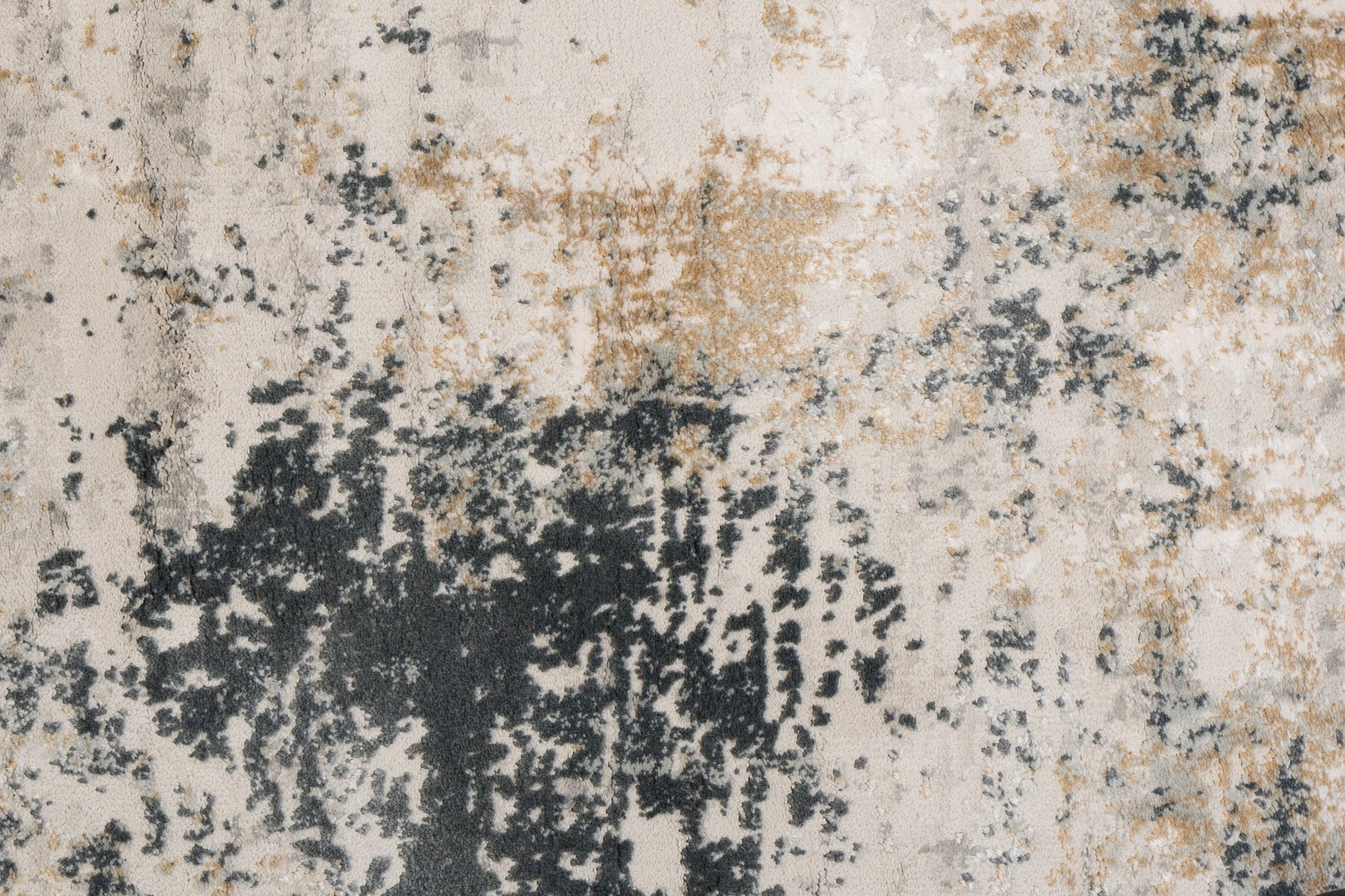 Quartz Traditional Beige/Grey Distressed Medium Pile Rug