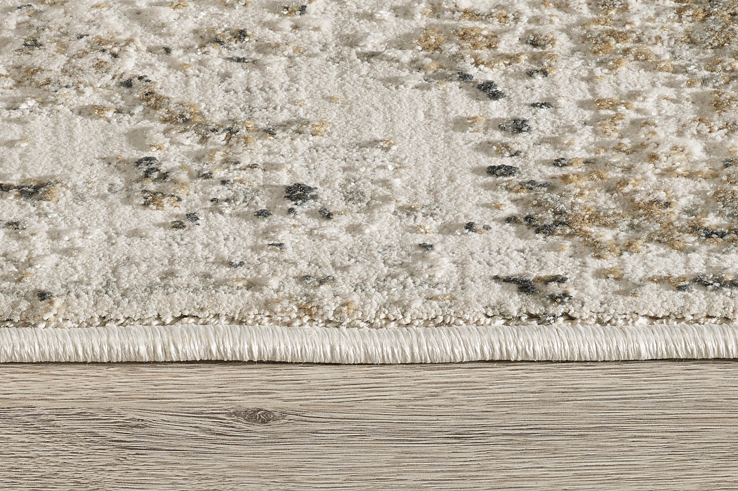 Quartz Traditional Beige/Grey Distressed Medium Pile Rug