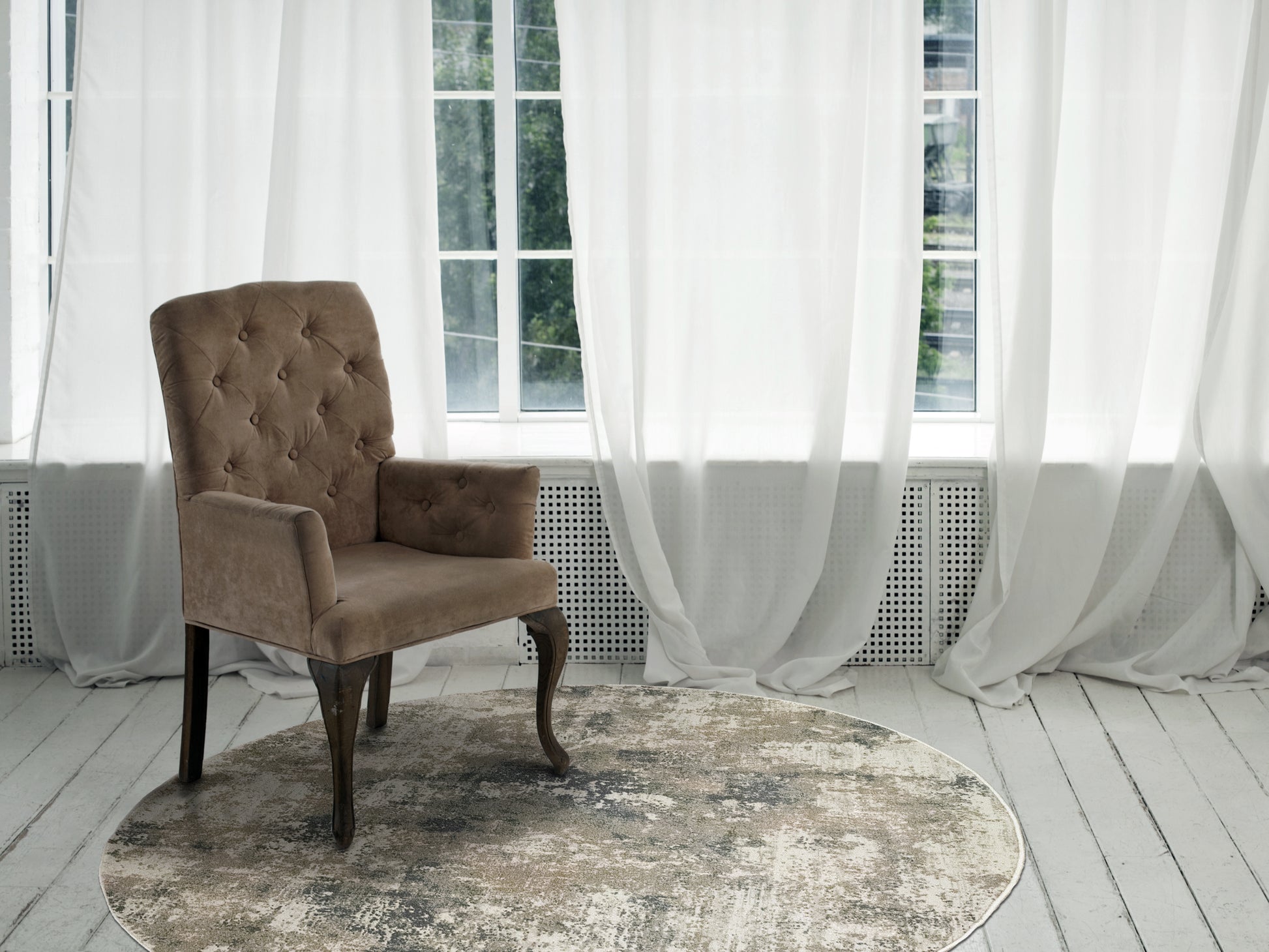 Quartz Traditional Beige/Grey Distressed Medium Pile Rug