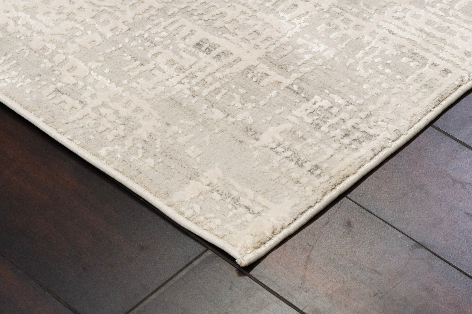 Quartz Traditional Beige Distressed Medium Pile Rug
