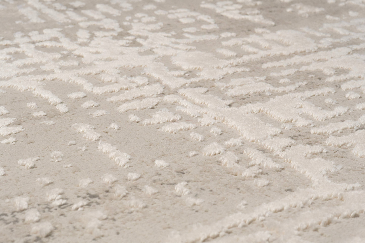Quartz Traditional Beige Distressed Medium Pile Rug