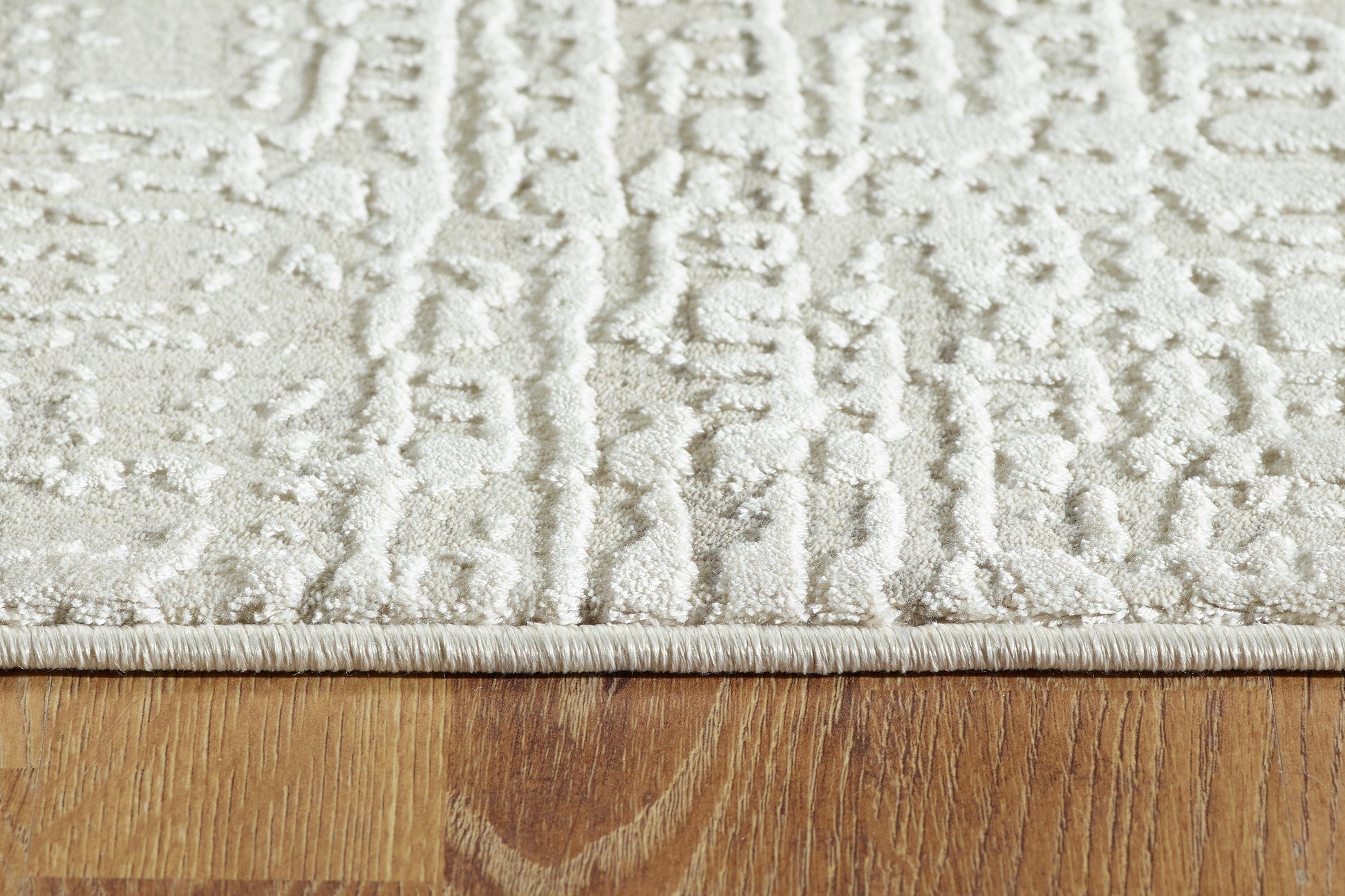 Quartz Traditional Beige Distressed Medium Pile Rug