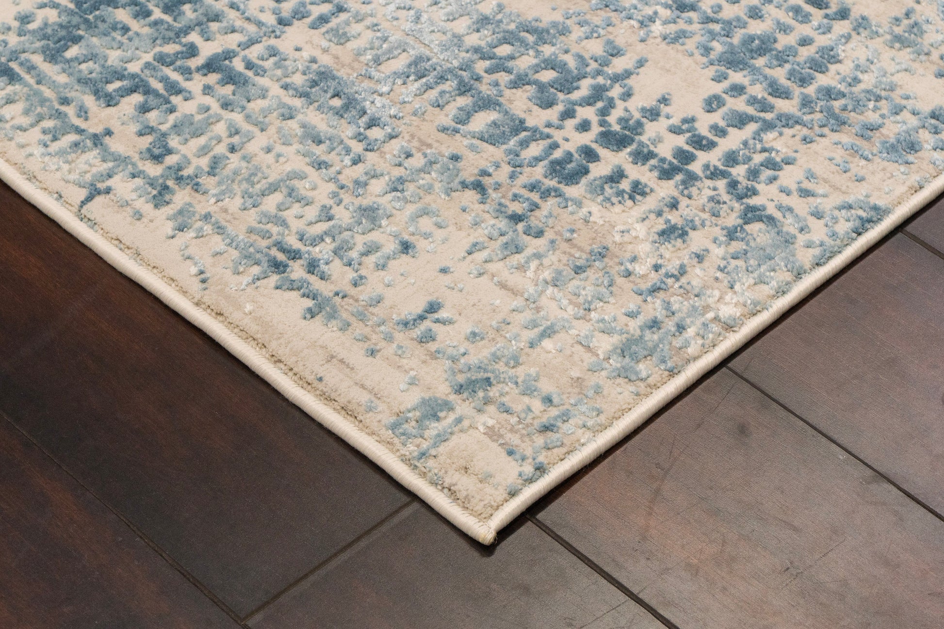 Quartz Traditional Blue Distressed Medium Pile Rug