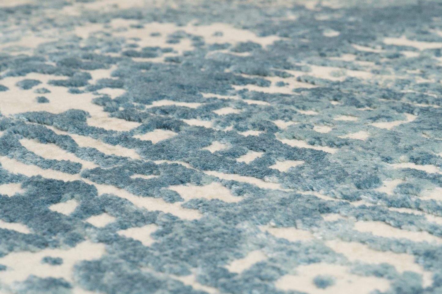 Quartz Traditional Blue Distressed Medium Pile Rug
