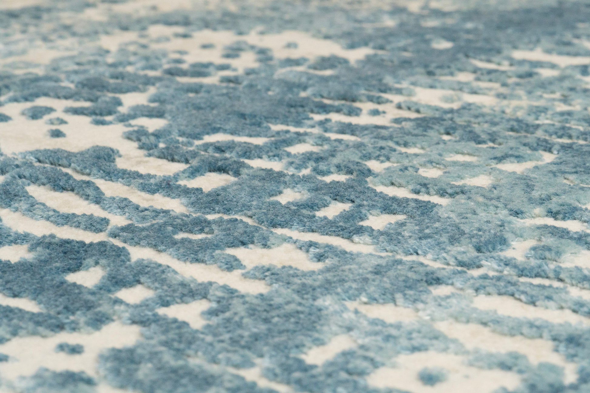 Quartz Traditional Blue Distressed Medium Pile Rug