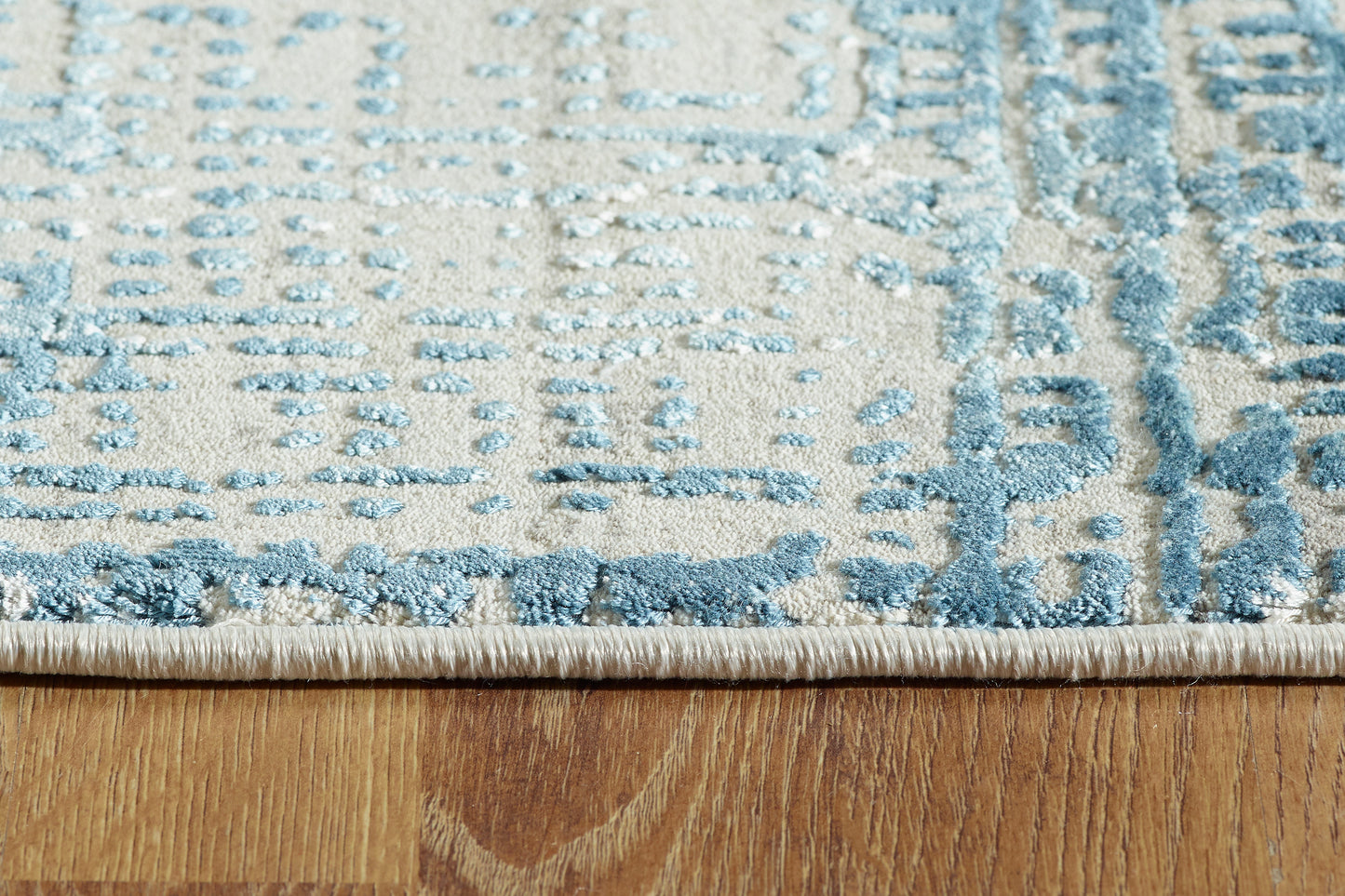 Quartz Traditional Blue Distressed Medium Pile Rug