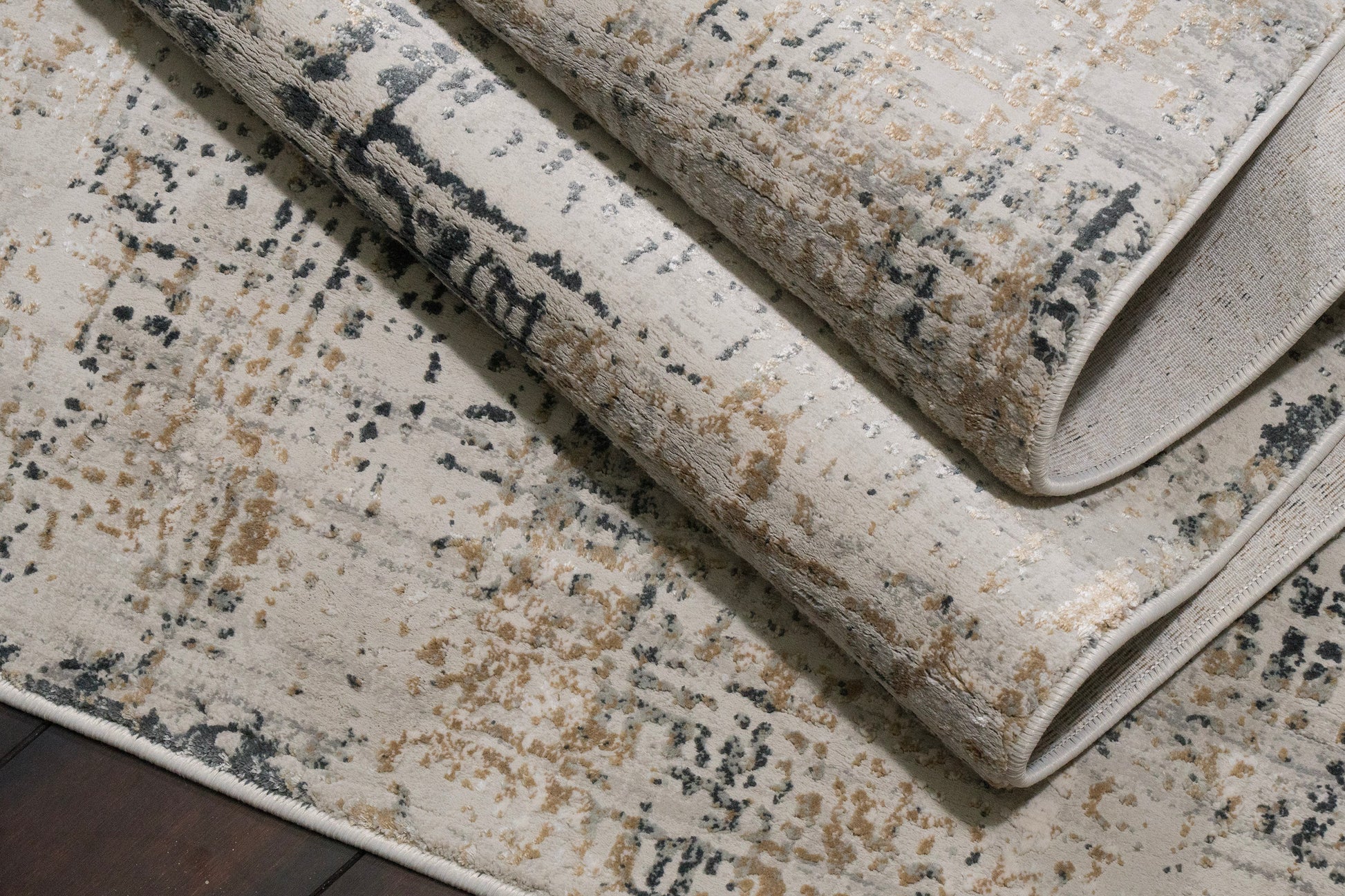 Quartz Traditional Grey Distressed Medium Pile Rug