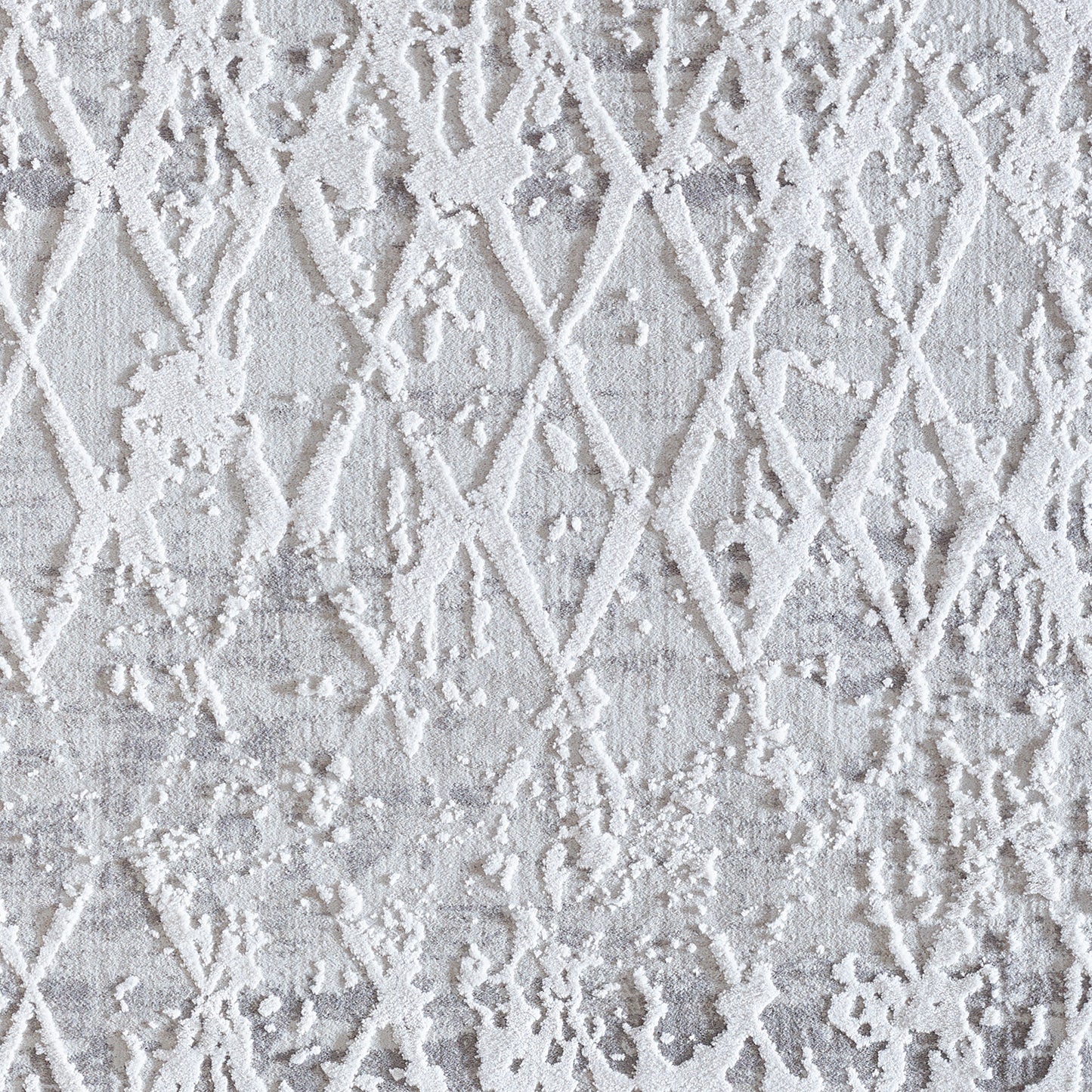 Quartz Traditional Ivory/Silver Distressed Medium Pile Rug