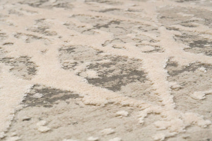 Quartz Traditional Ivory/Silver Distressed Medium Pile Rug