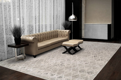 Quartz Traditional Ivory/Silver Distressed Medium Pile Rug