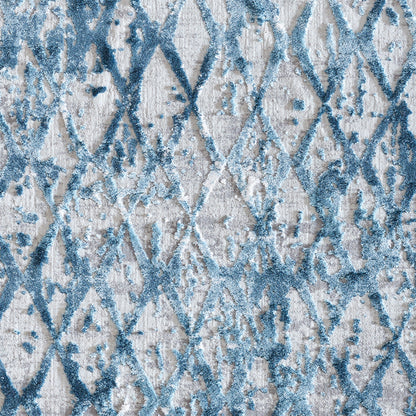 Quartz Traditional Ivory/Blue Distressed Medium Pile Rug