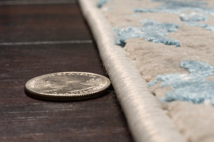 Quartz Traditional Ivory/Blue Distressed Medium Pile Rug
