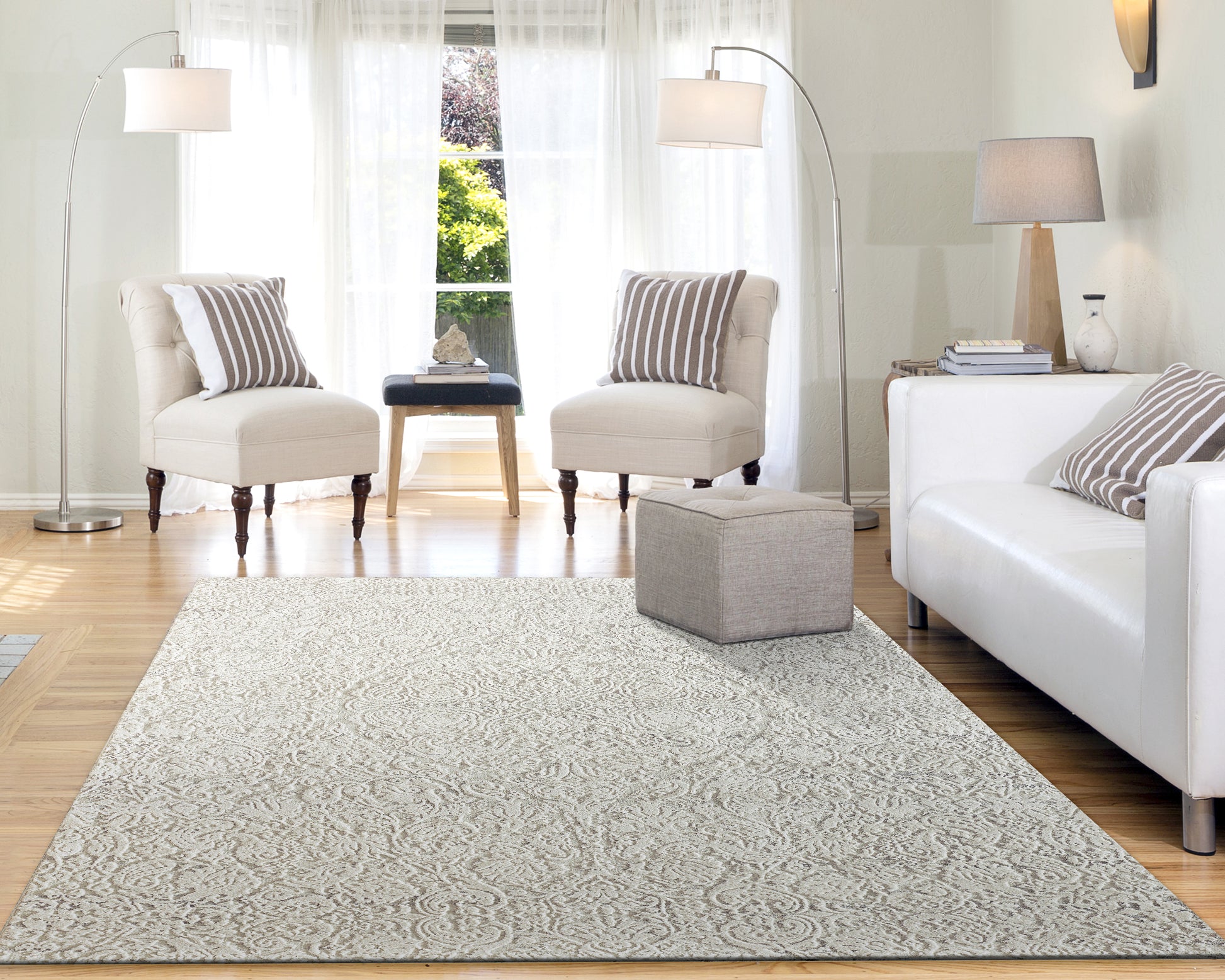 Quartz Traditional Ivory Distressed Medium Pile Rug