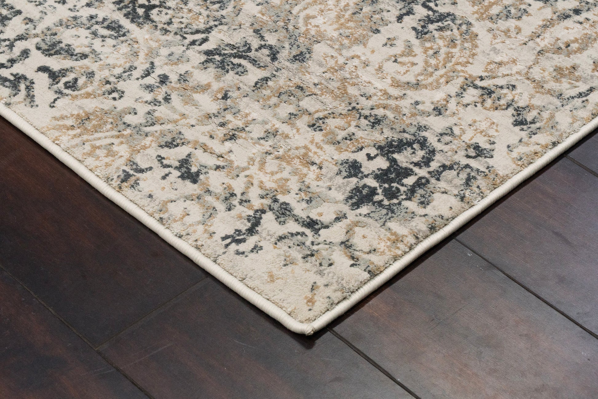 Quartz Traditional Light Beige/Grey Distressed Medium Pile Rug