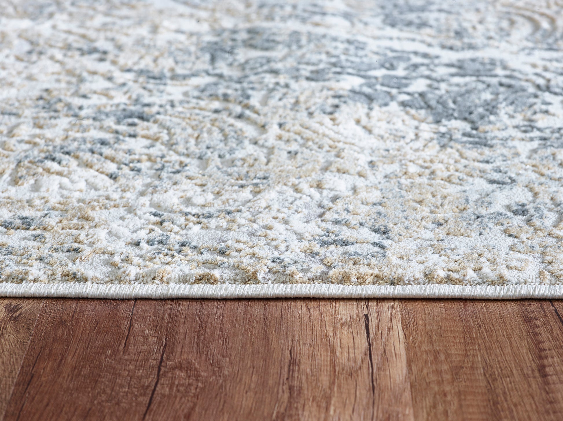 Quartz Traditional Light Beige/Grey Distressed Medium Pile Rug