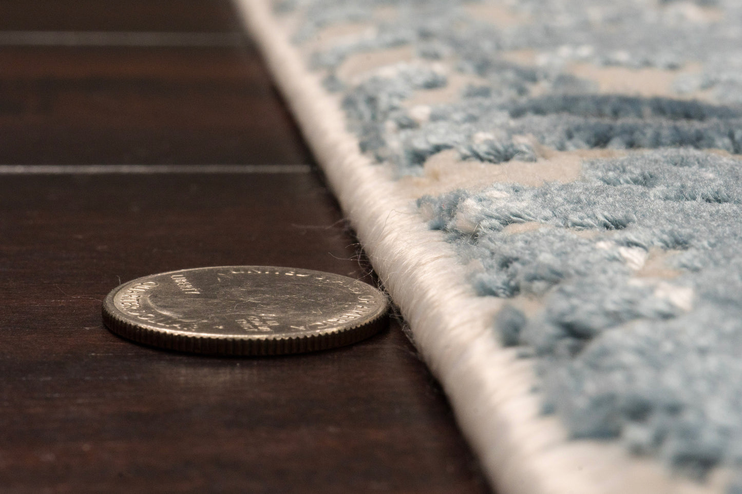Quartz Traditional Ivory/Blue Distressed Medium Pile Rug