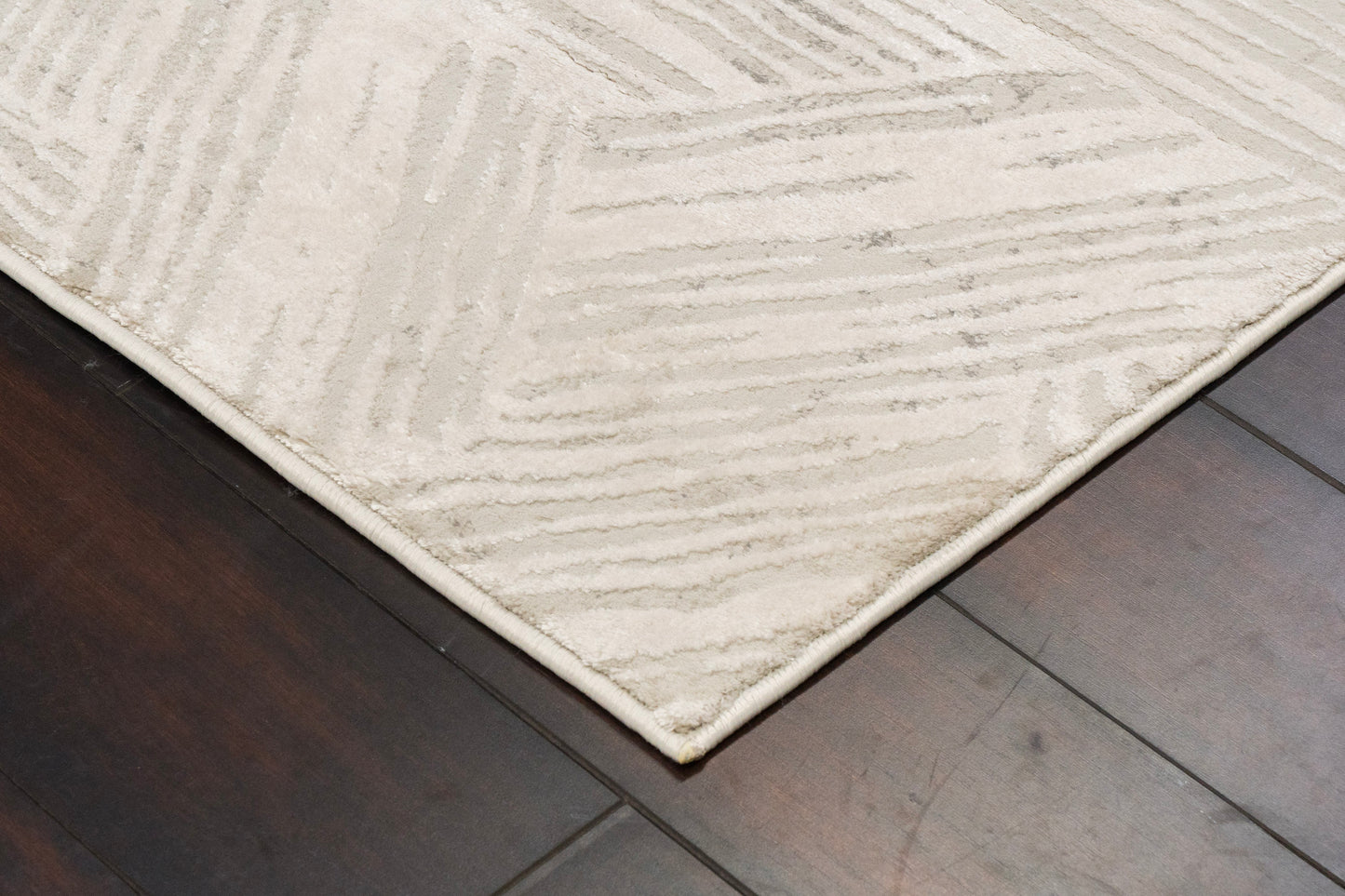Quartz Transitional Ivory Distressed Medium Pile Rug