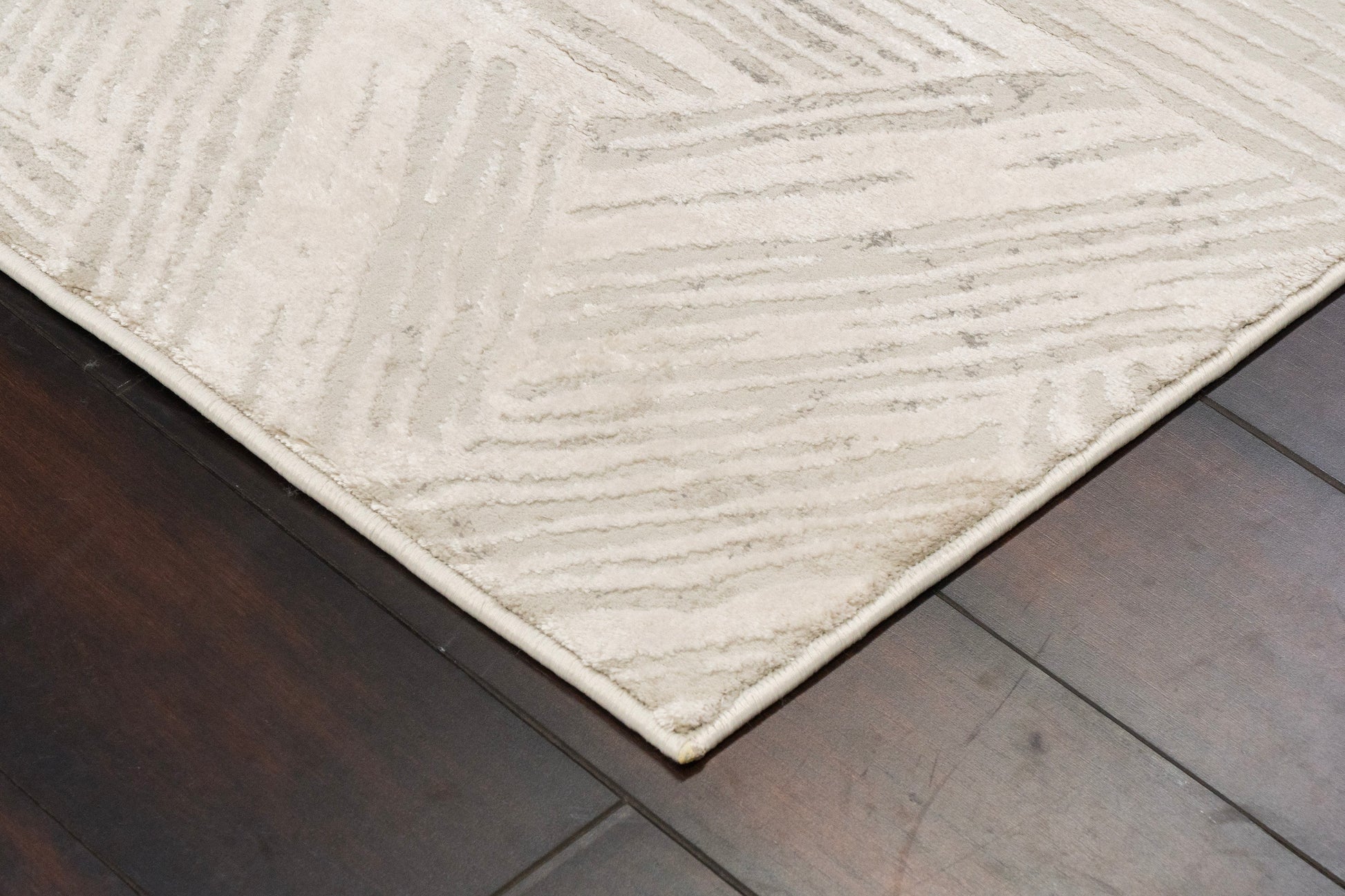 Quartz Transitional Ivory Distressed Medium Pile Rug