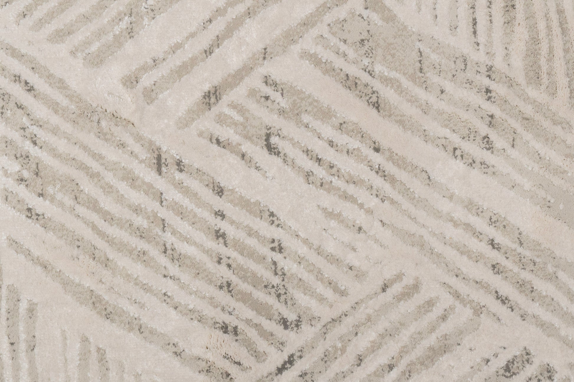 Quartz Transitional Ivory Distressed Medium Pile Rug