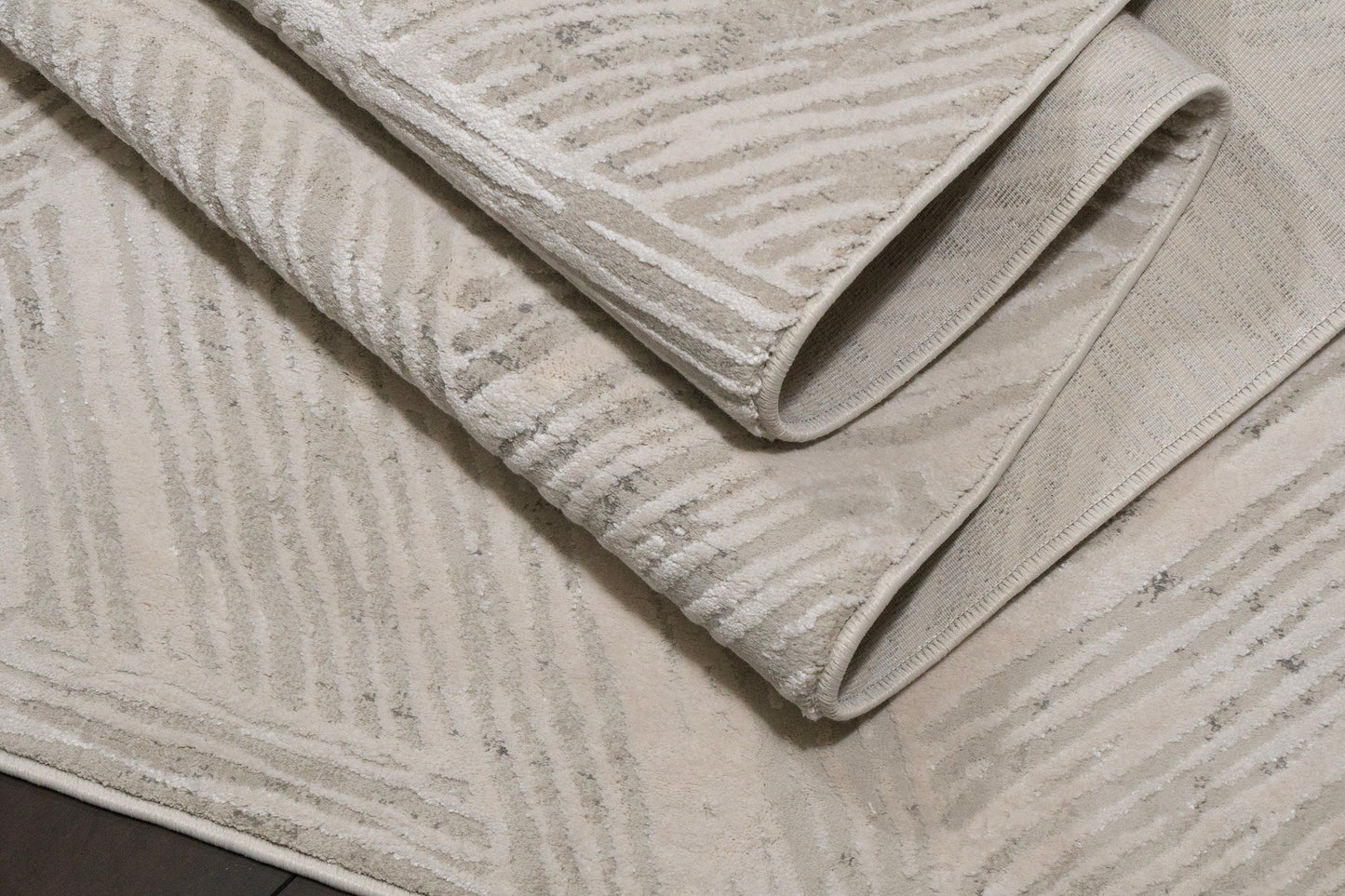 Quartz Transitional Ivory Distressed Medium Pile Rug