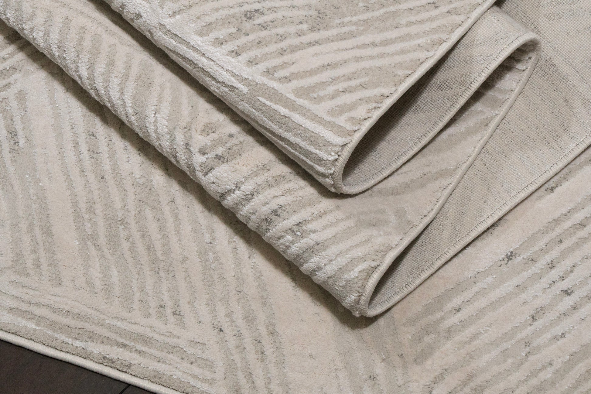 Quartz Transitional Ivory Distressed Medium Pile Rug