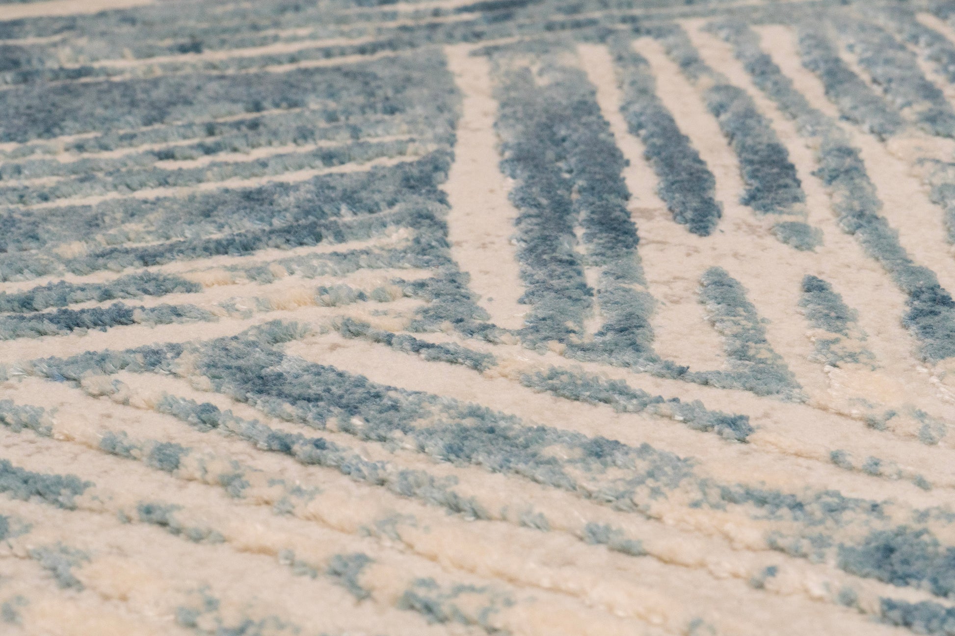Quartz Transitional Beige/Blue Distressed Medium Pile Rug