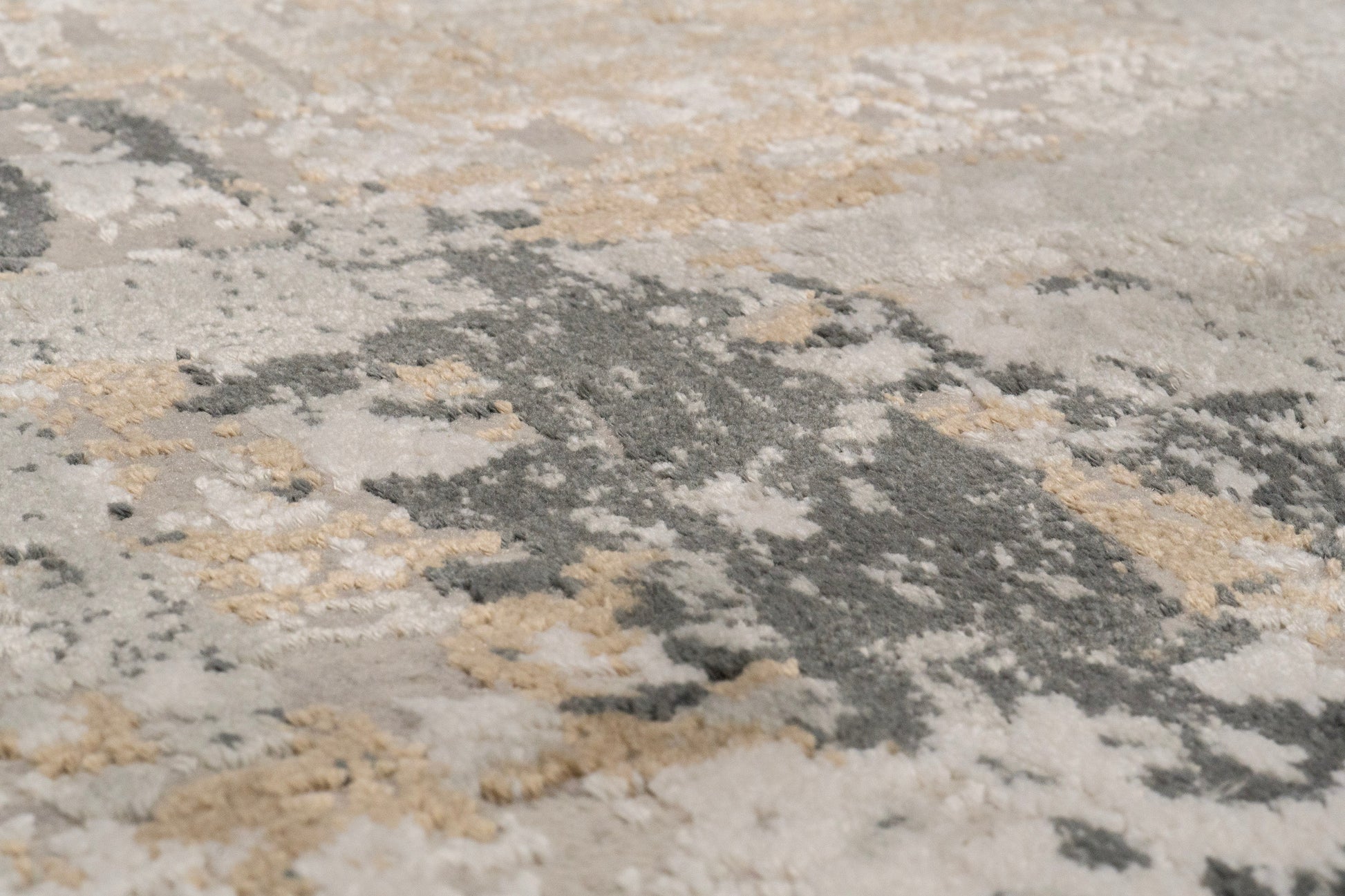 Quartz Transitional Ivory/Grey Distressed Medium Pile Rug