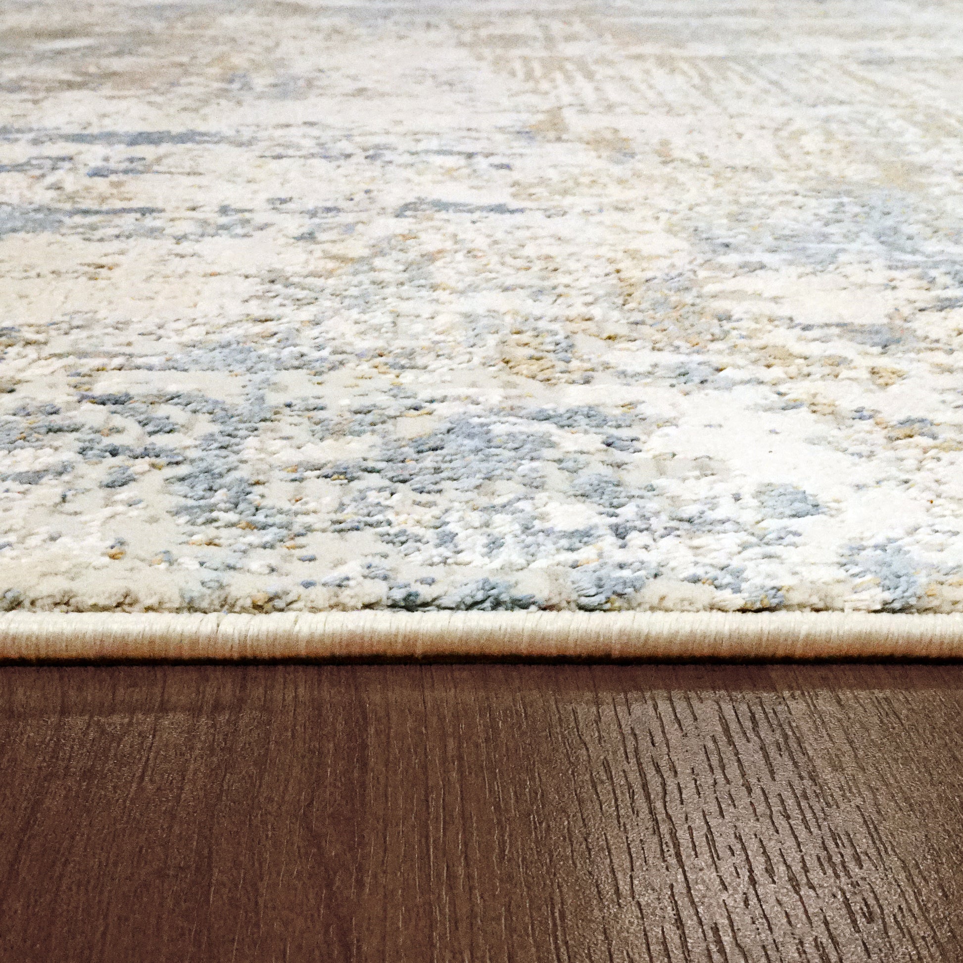 Quartz Transitional Ivory/Blue Distressed Medium Pile Rug