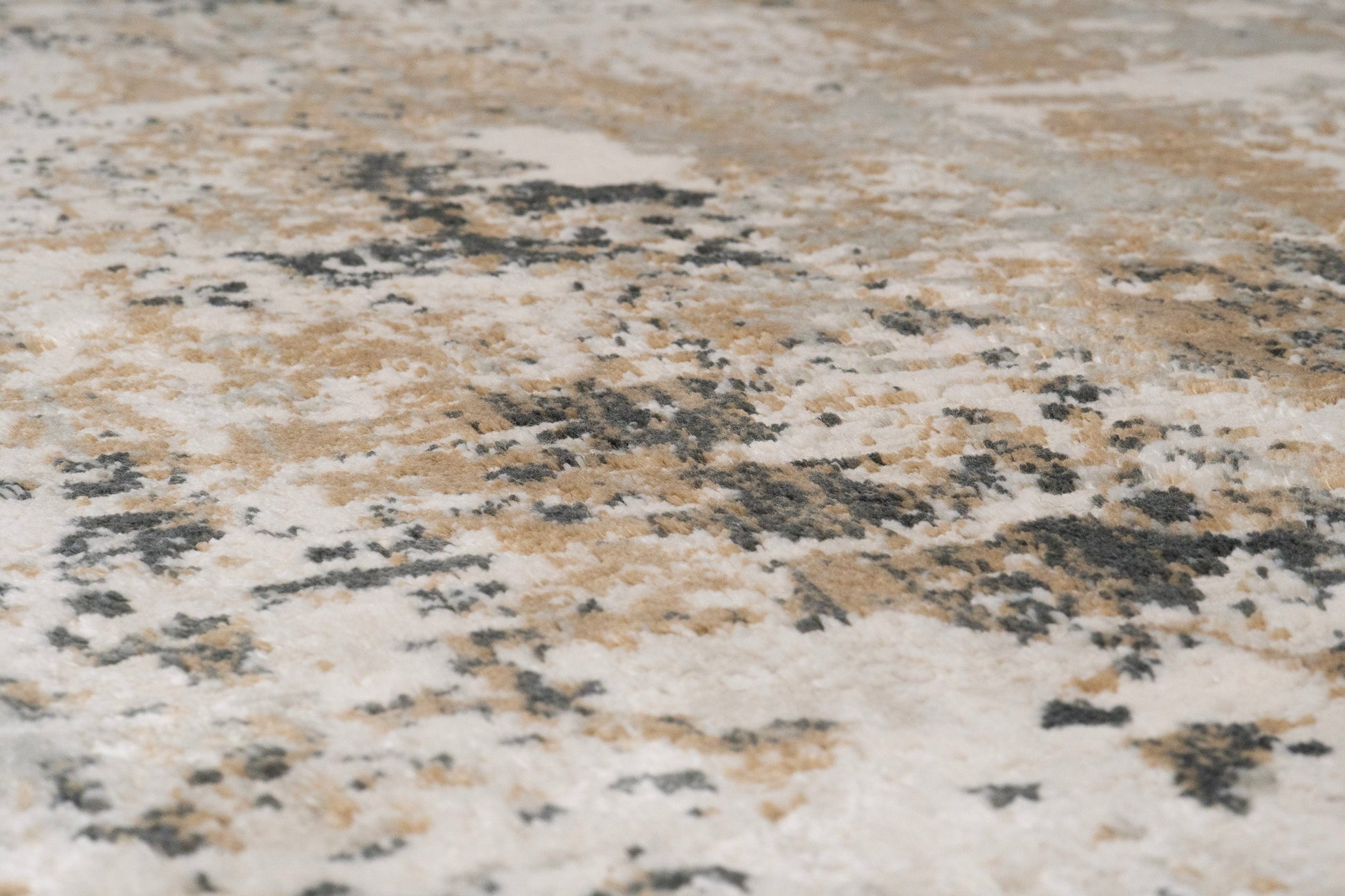 Quartz Transitional Ivory/Grey Distressed Medium Pile Rug