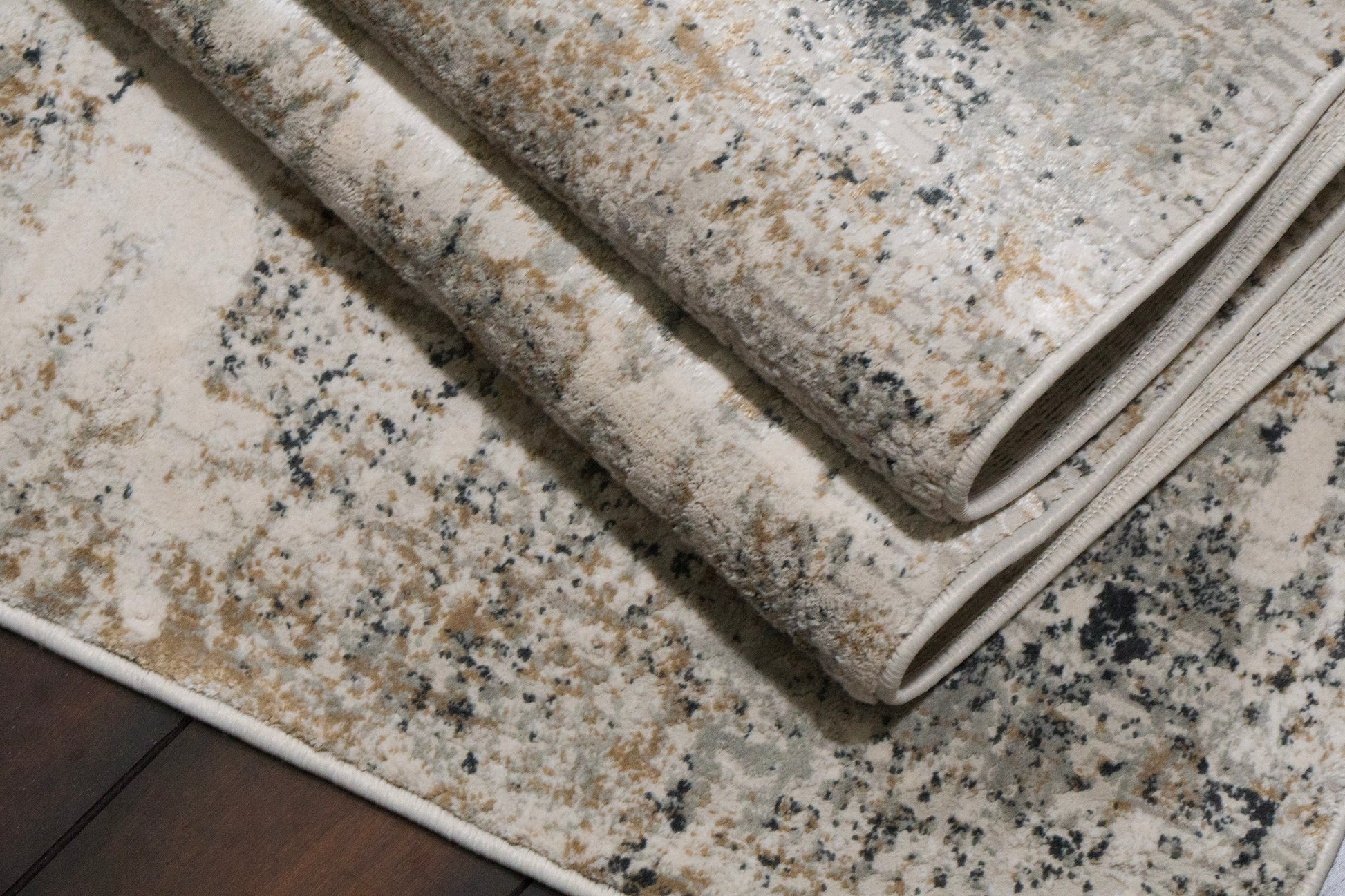 Quartz Transitional Ivory/Grey Distressed Medium Pile Rug