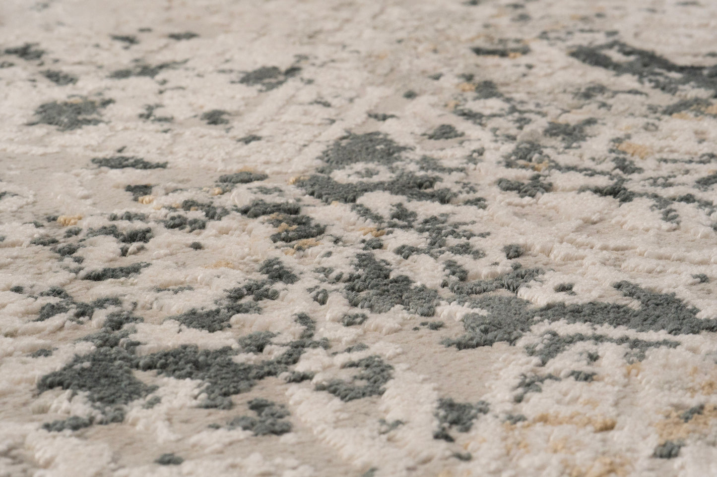 Quartz Transitional Ivory/Grey Distressed Medium Pile Rug