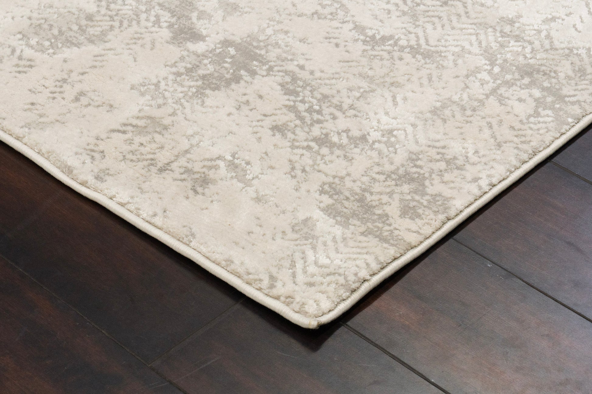 Quartz Transitional Ivory Distressed Medium Pile Rug